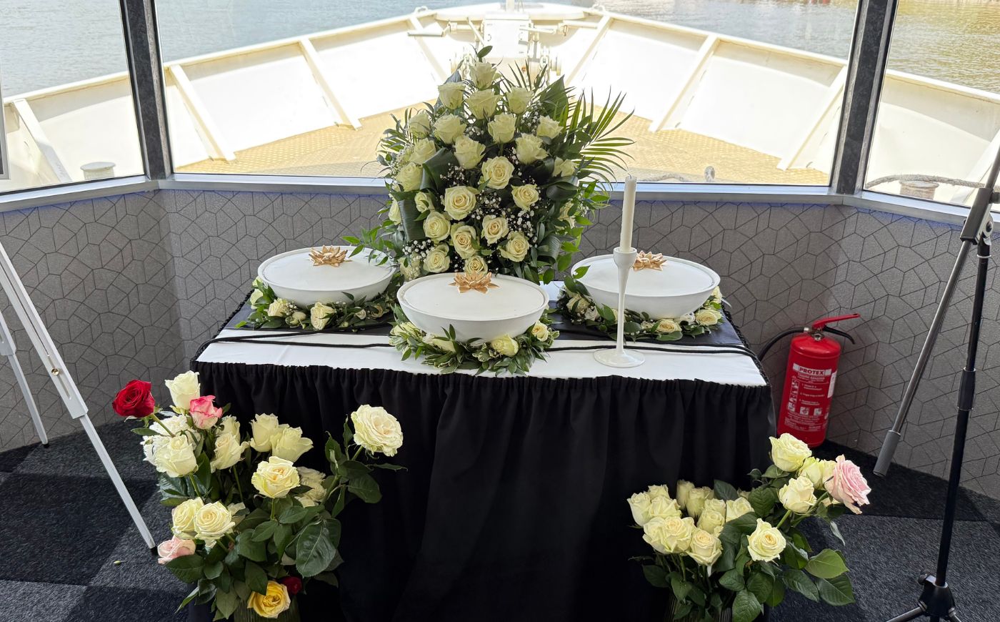 Hajós temetés a vízen – méltóságteljes búcsúztatás a Dunán